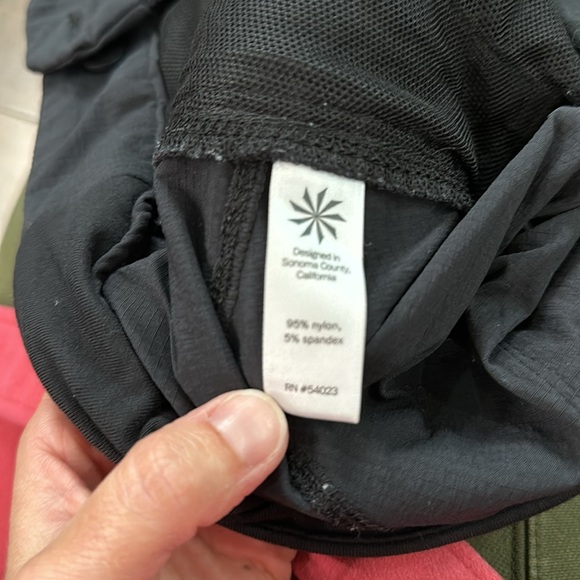 Athleta Trekkie Cargo Short 4" Black - Picture 5 of 5